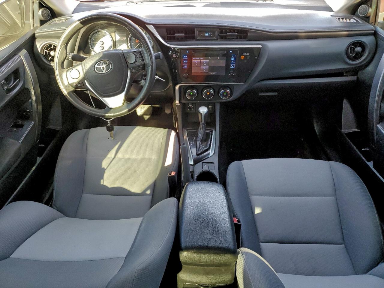 2017 TOYOTA COROLLA L photo 8