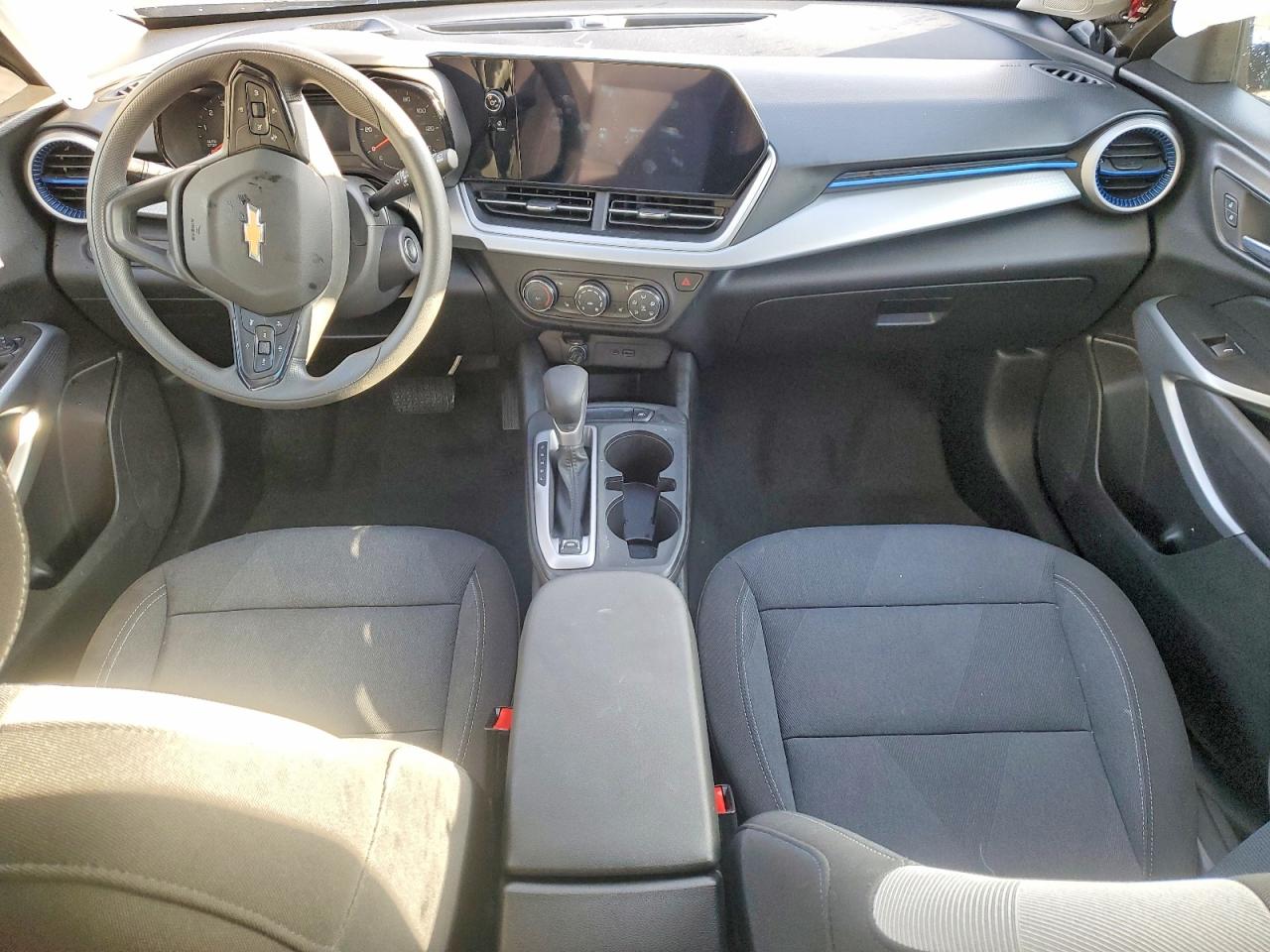 2025 CHEVROLET TRAX LS photo 8