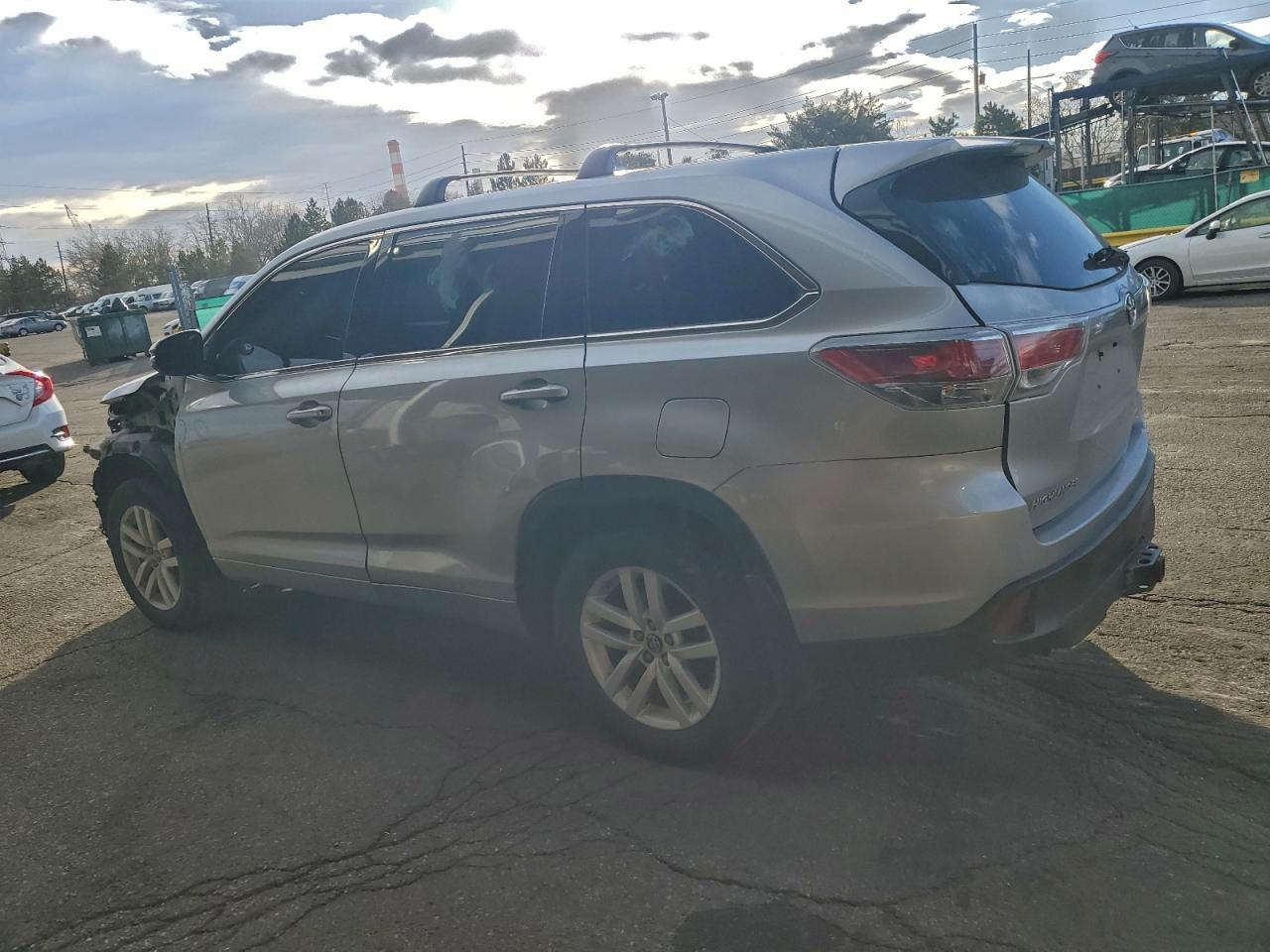 2016 TOYOTA HIGHLANDER LE photo 3
