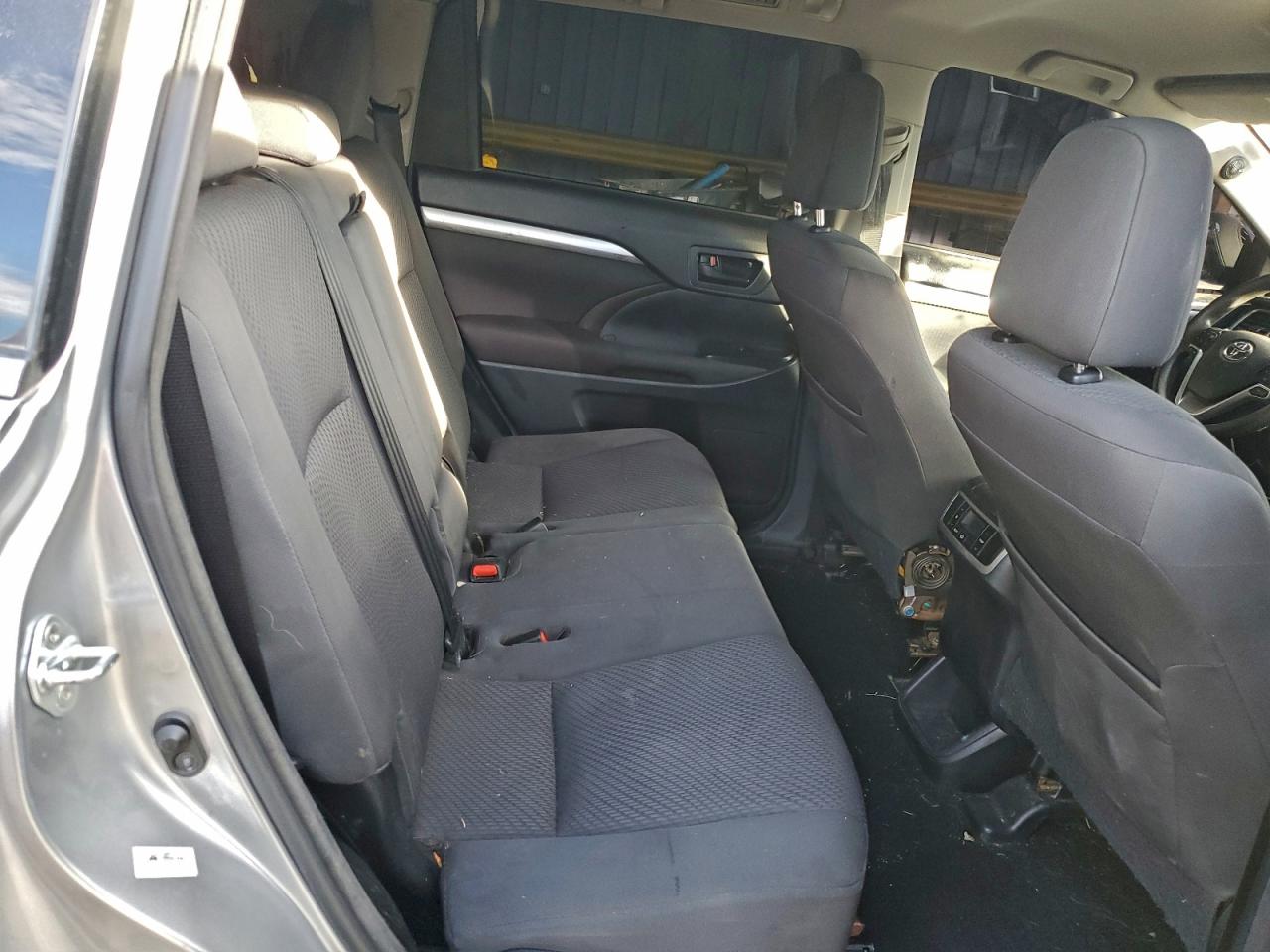 2016 TOYOTA HIGHLANDER LE photo 21