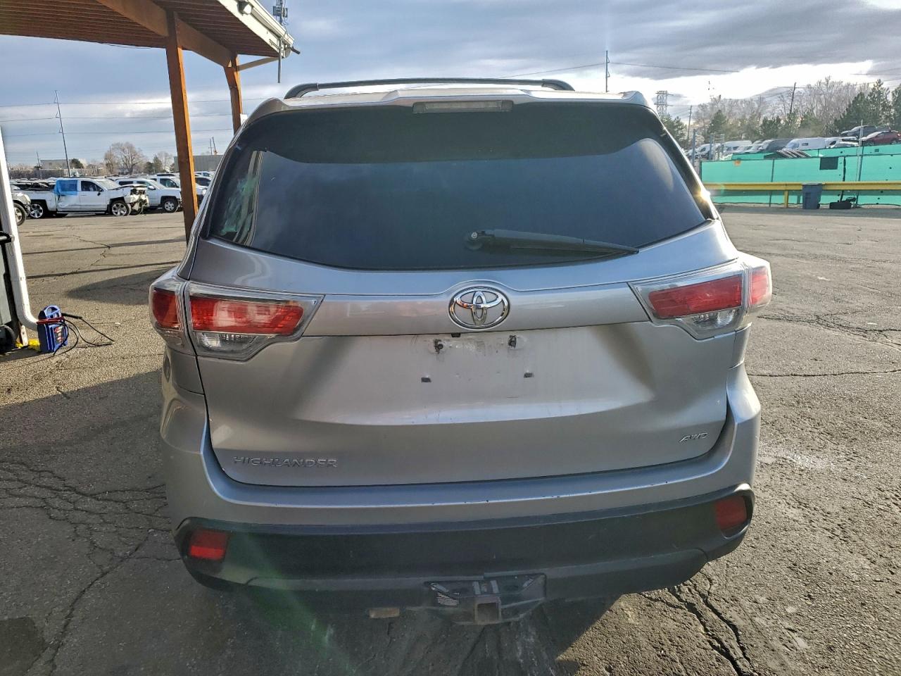 2016 TOYOTA HIGHLANDER LE photo 11