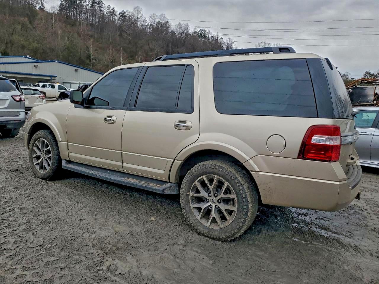2017 FORD EXPEDITION XLT photo 2