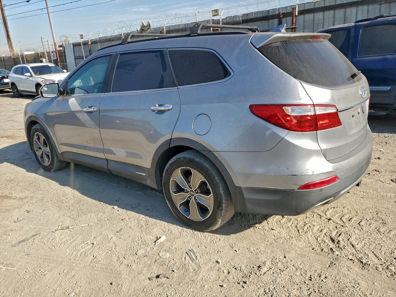 2016 HYUNDAI SANTA FE SE photo 2