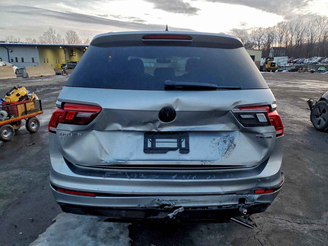 2021 VOLKSWAGEN TIGUAN SE photo 6