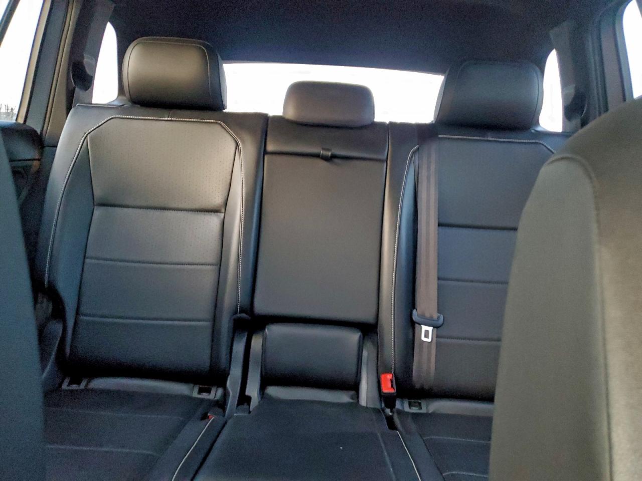 2021 VOLKSWAGEN TIGUAN SE photo 10