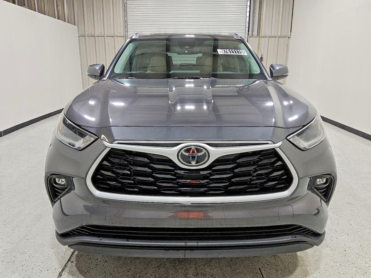 2021 TOYOTA HIGHLANDER XLE photo 5