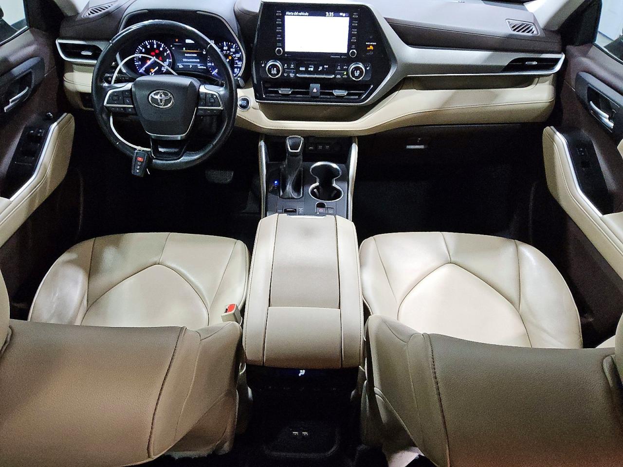 2021 TOYOTA HIGHLANDER XLE photo 8
