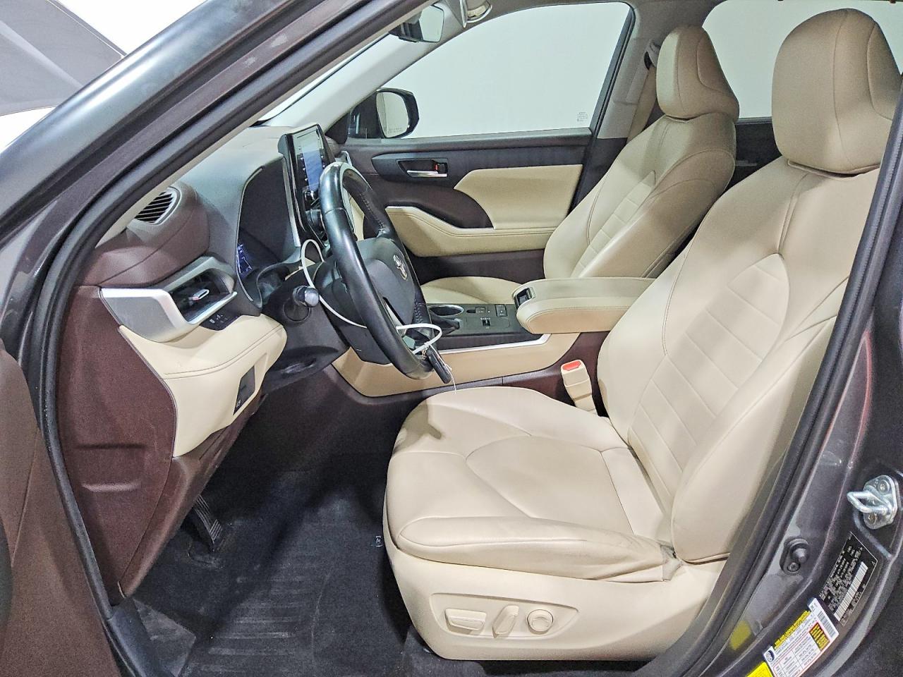 2021 TOYOTA HIGHLANDER XLE photo 7