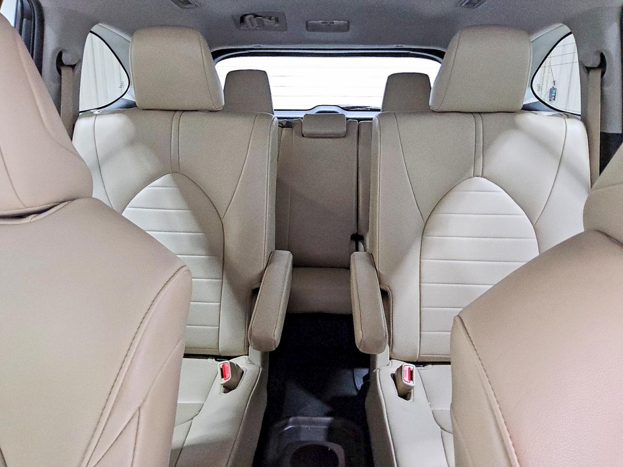 2021 TOYOTA HIGHLANDER XLE photo 10