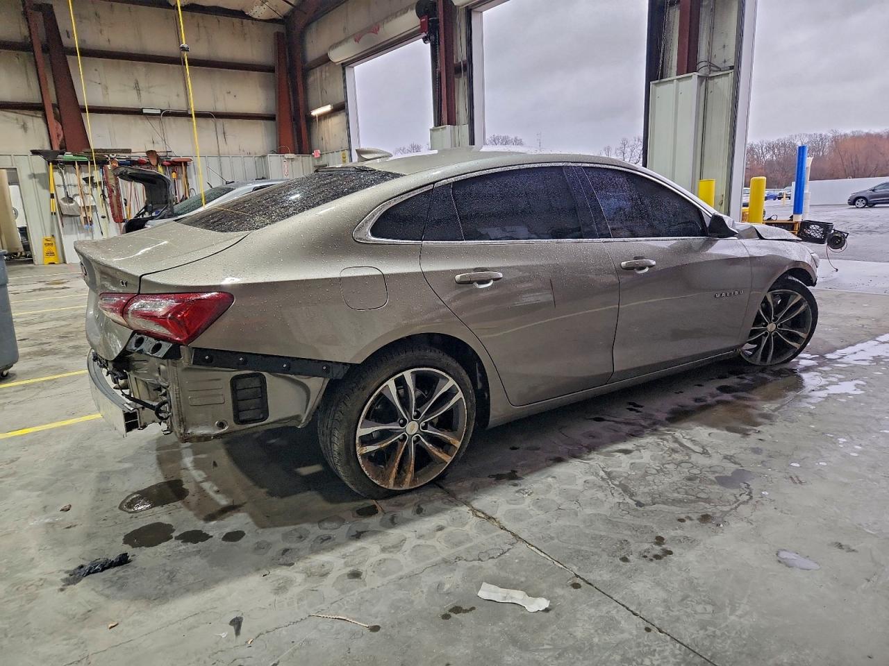 2022 CHEVROLET MALIBU LT photo 3