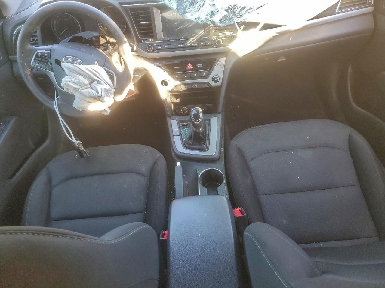 2018 HYUNDAI ELANTRA SEL photo 8
