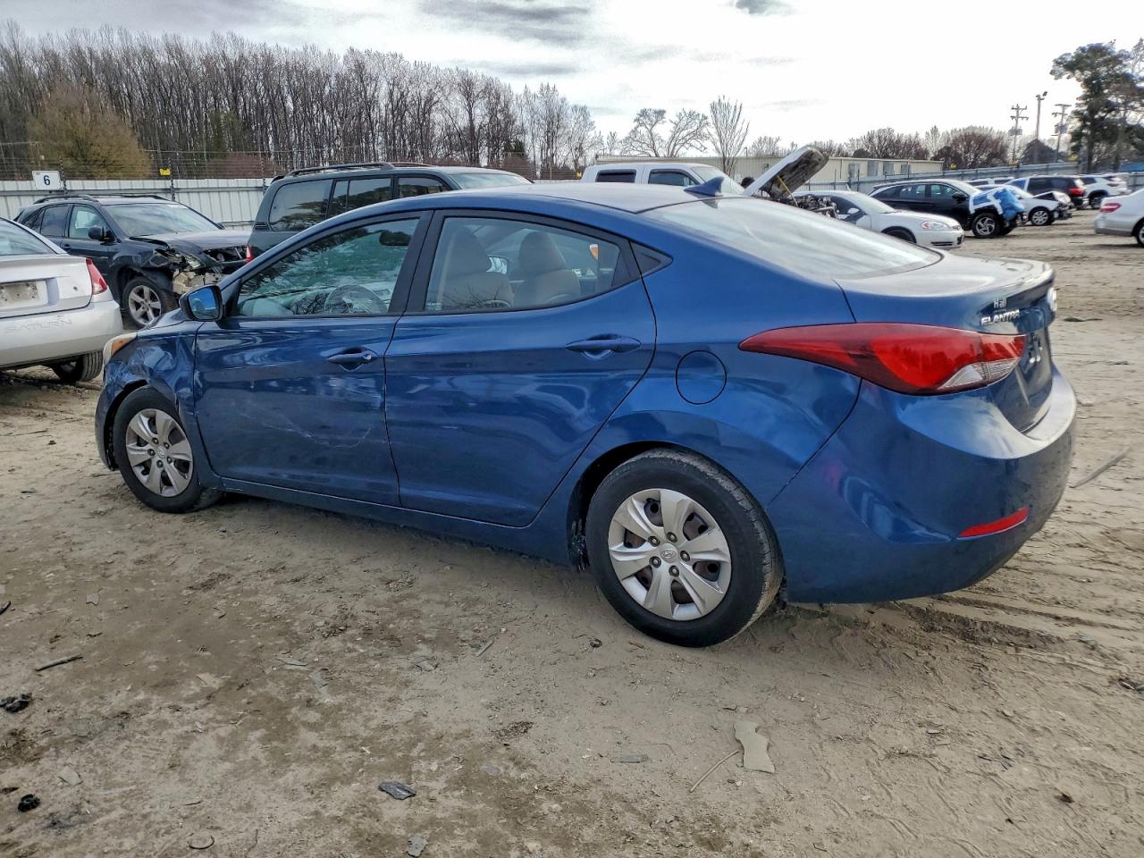 2016 HYUNDAI ELANTRA SE photo 2