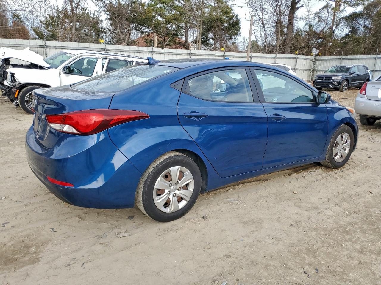 2016 HYUNDAI ELANTRA SE photo 3