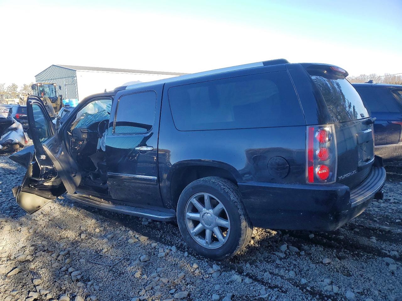 2014 GMC YUKON XL DENALI photo 3