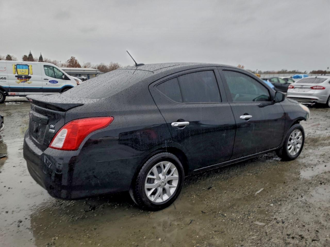 2018 NISSAN VERSA S photo 3