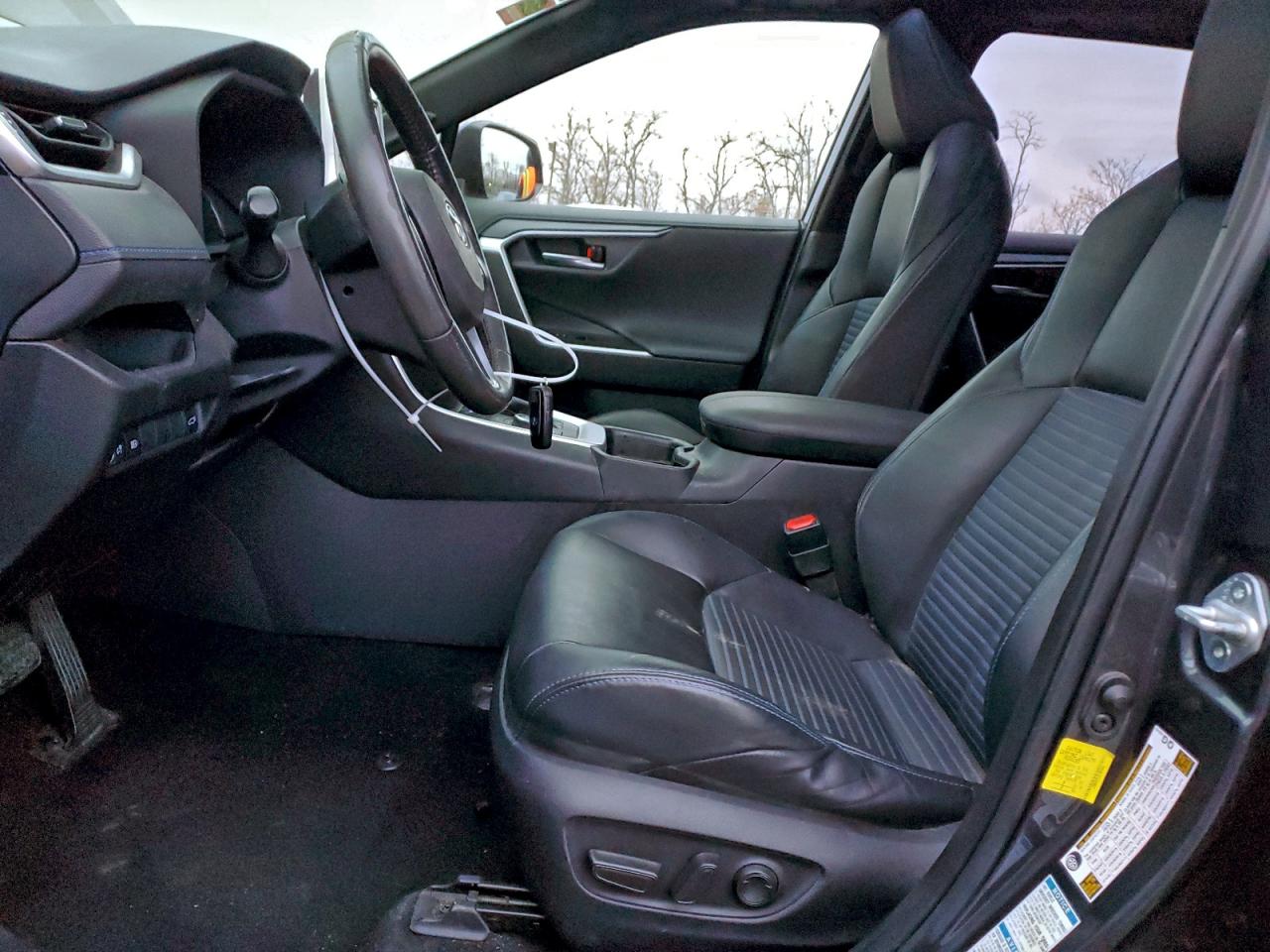 2019 TOYOTA RAV4 XSE photo 25