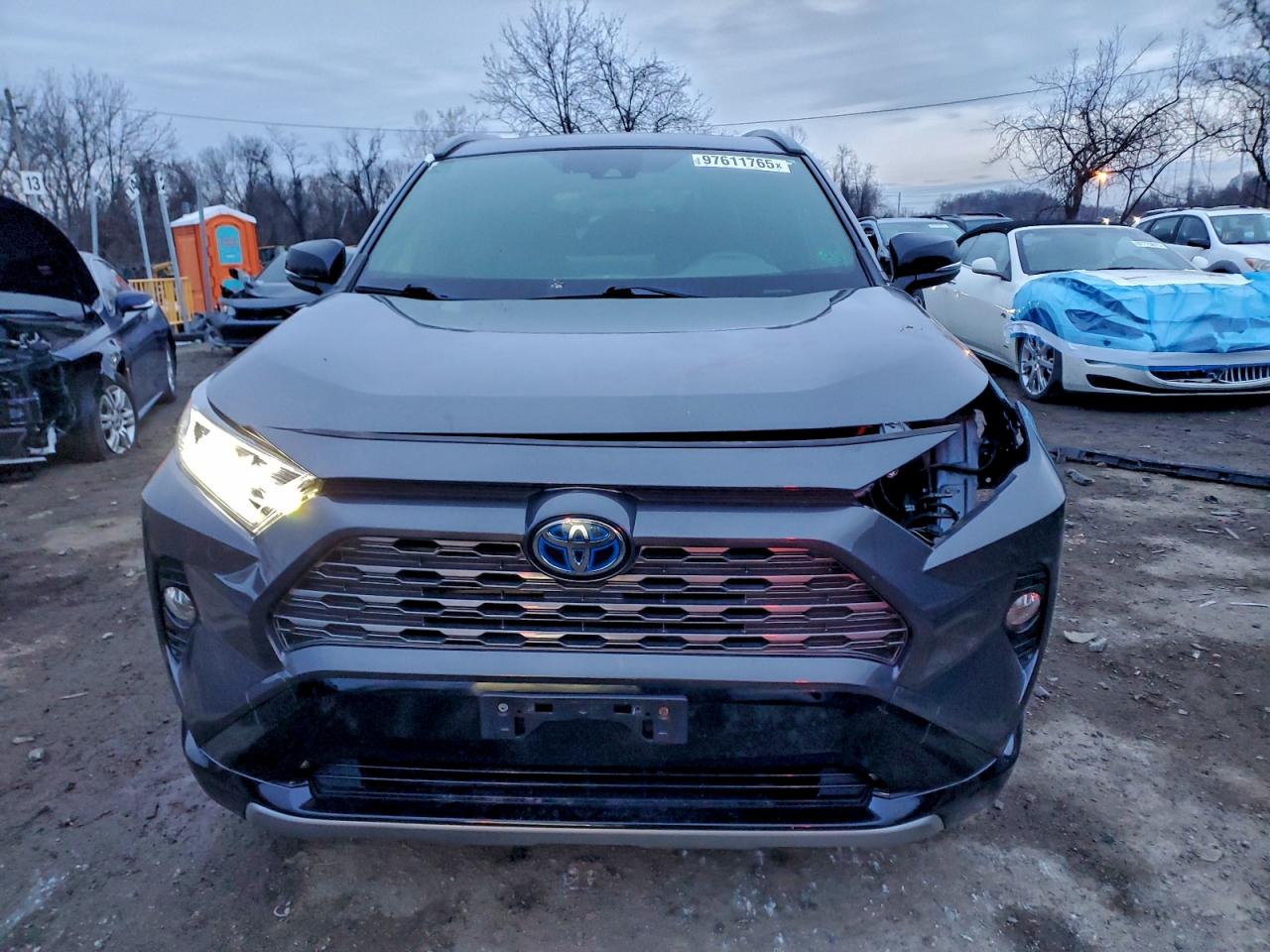 2019 TOYOTA RAV4 XSE photo 17