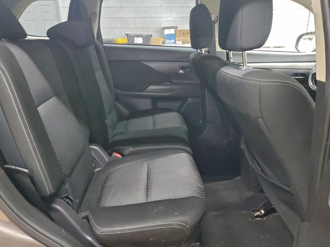 2017 MITSUBISHI OUTLANDER ES photo 31