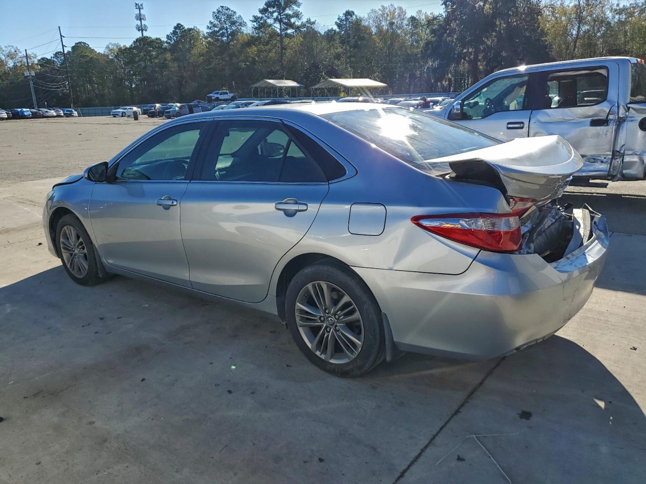 2017 TOYOTA CAMRY LE photo 2