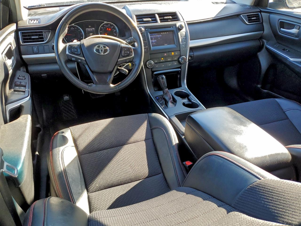 2017 TOYOTA CAMRY LE photo 8