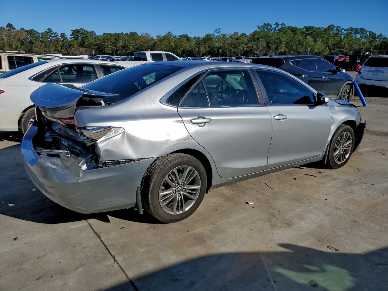 2017 TOYOTA CAMRY LE photo 3