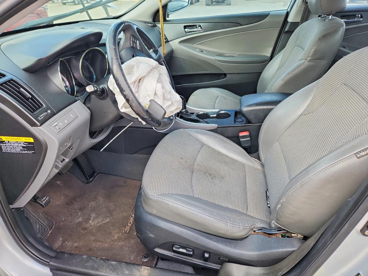 2011 HYUNDAI SONATA SE photo 13