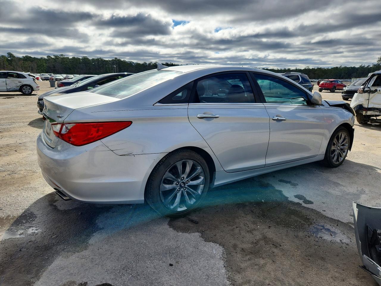 2011 HYUNDAI SONATA SE photo 5