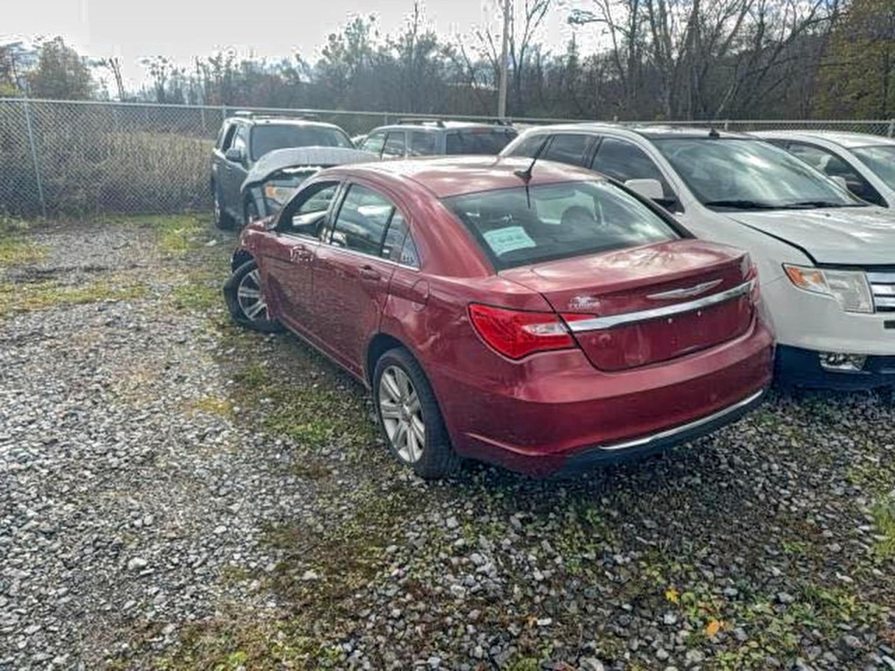 2013 CHRYSLER 200 LX photo 3
