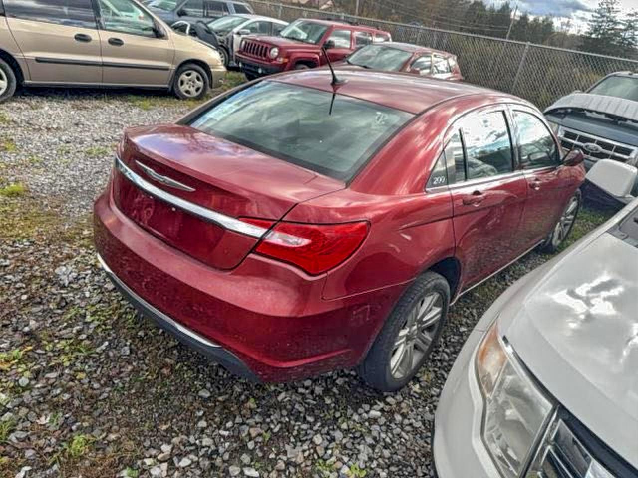 2013 CHRYSLER 200 LX photo 4