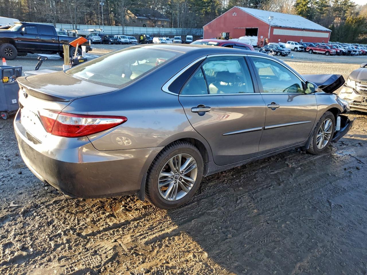 2015 TOYOTA CAMRY LE photo 3