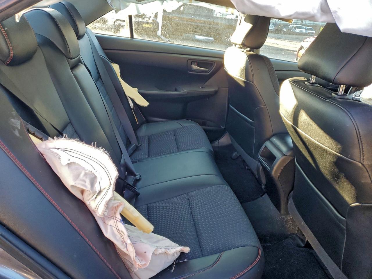 2015 TOYOTA CAMRY LE photo 10