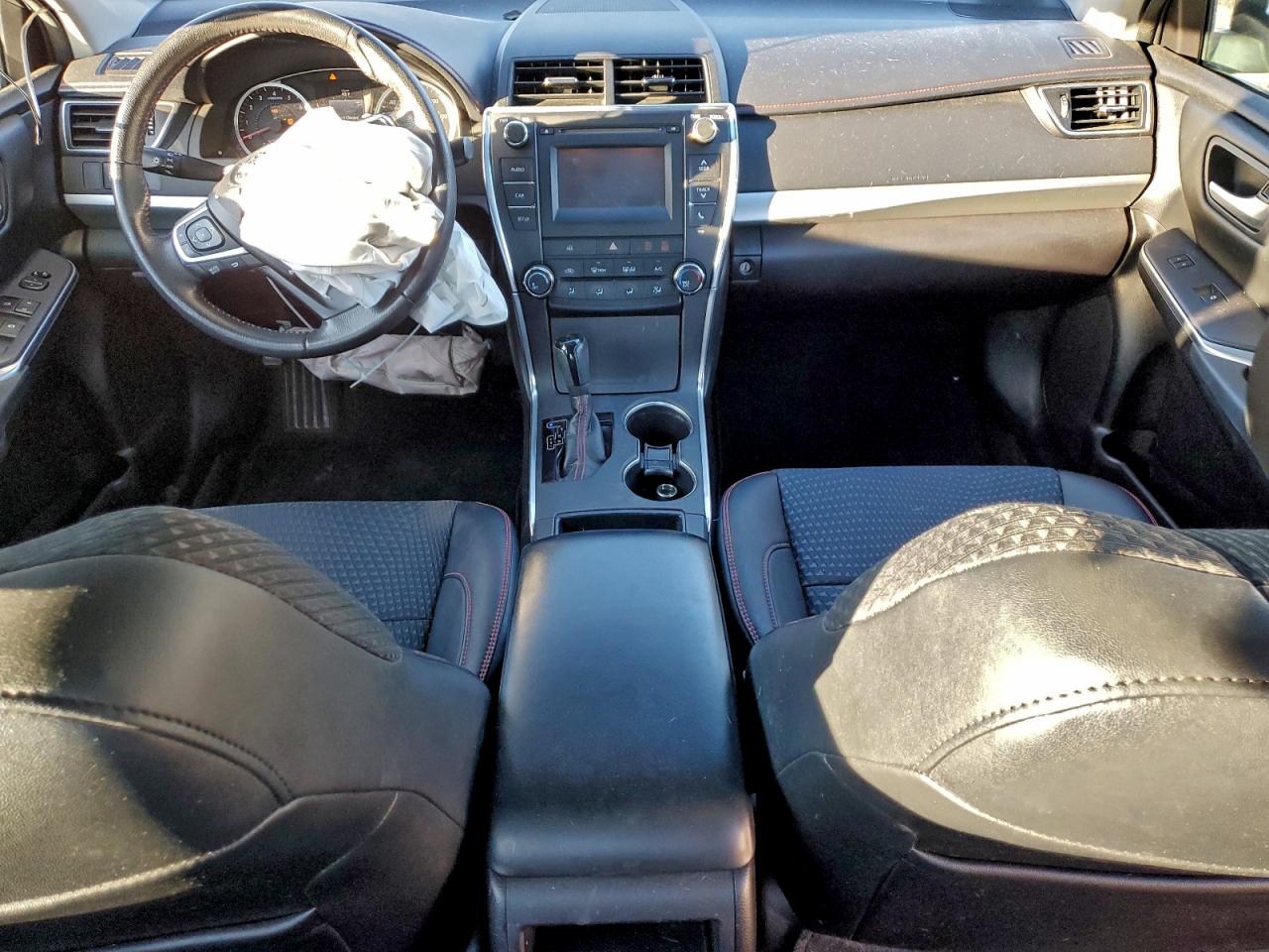 2015 TOYOTA CAMRY LE photo 8