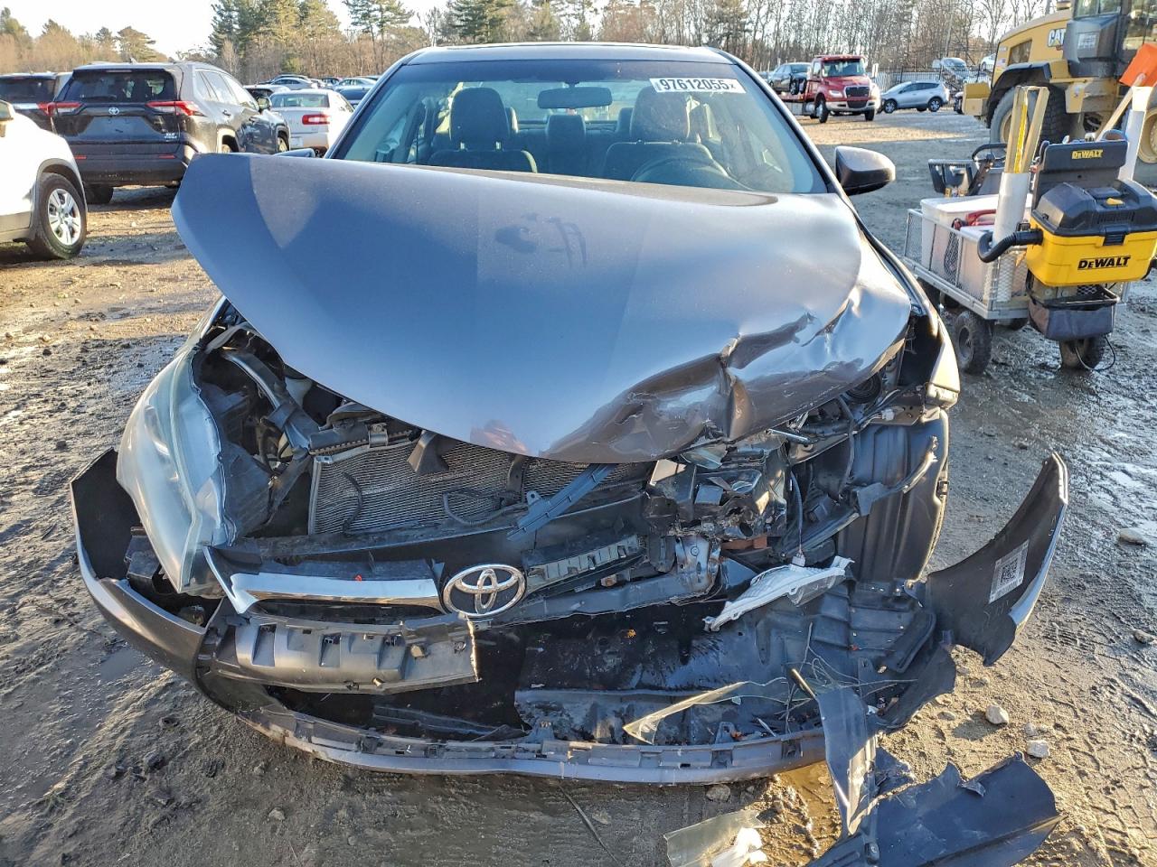 2015 TOYOTA CAMRY LE photo 5