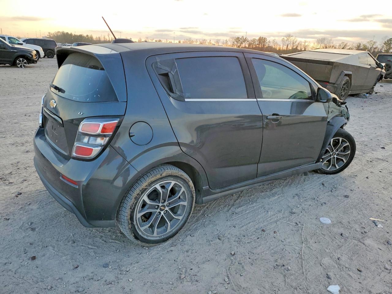 2017 CHEVROLET SONIC LT photo 3