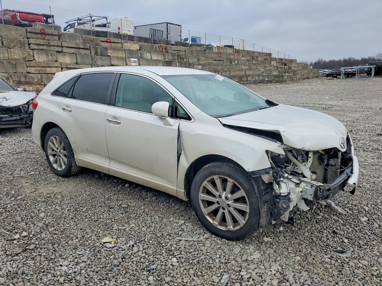 2010 TOYOTA VENZA photo 4