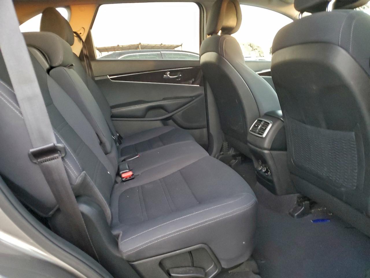 2016 KIA SORENTO LX photo 21