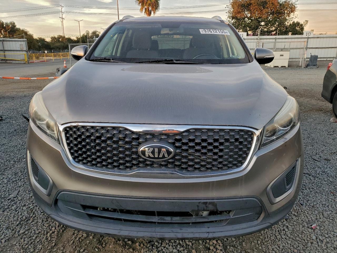 2016 KIA SORENTO LX photo 9