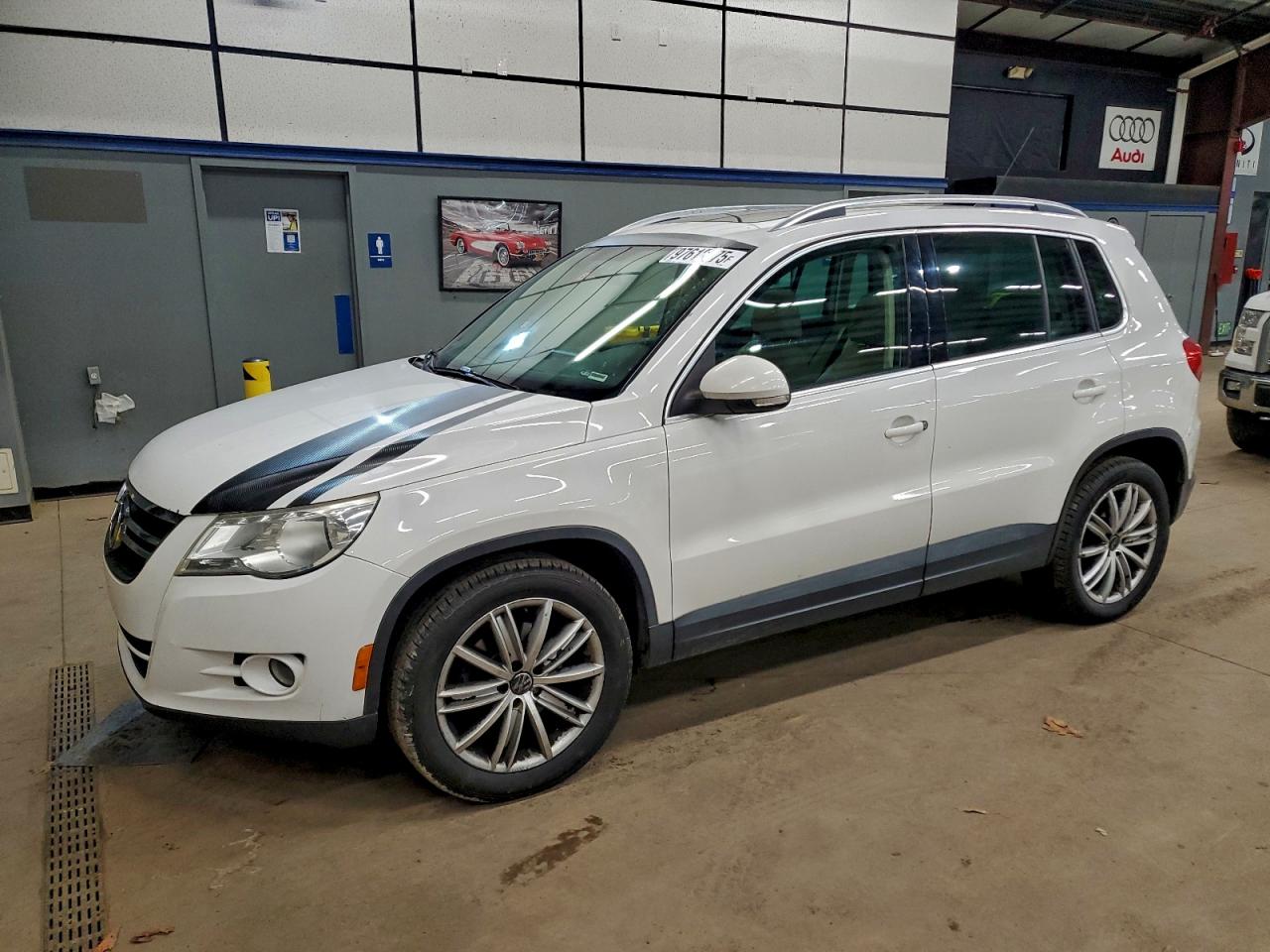 2011 VOLKSWAGEN TIGUAN