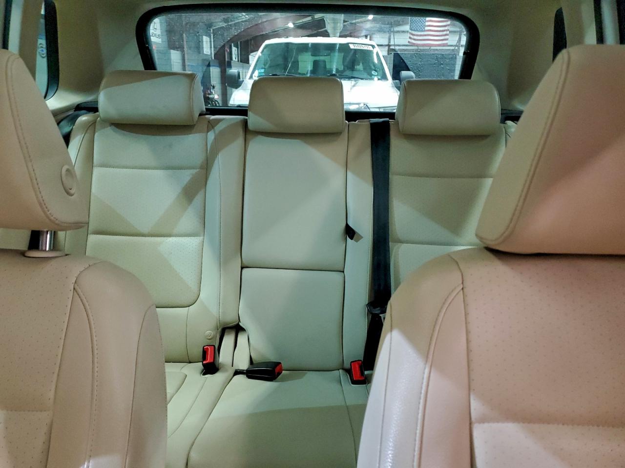2011 VOLKSWAGEN TIGUAN S photo 10