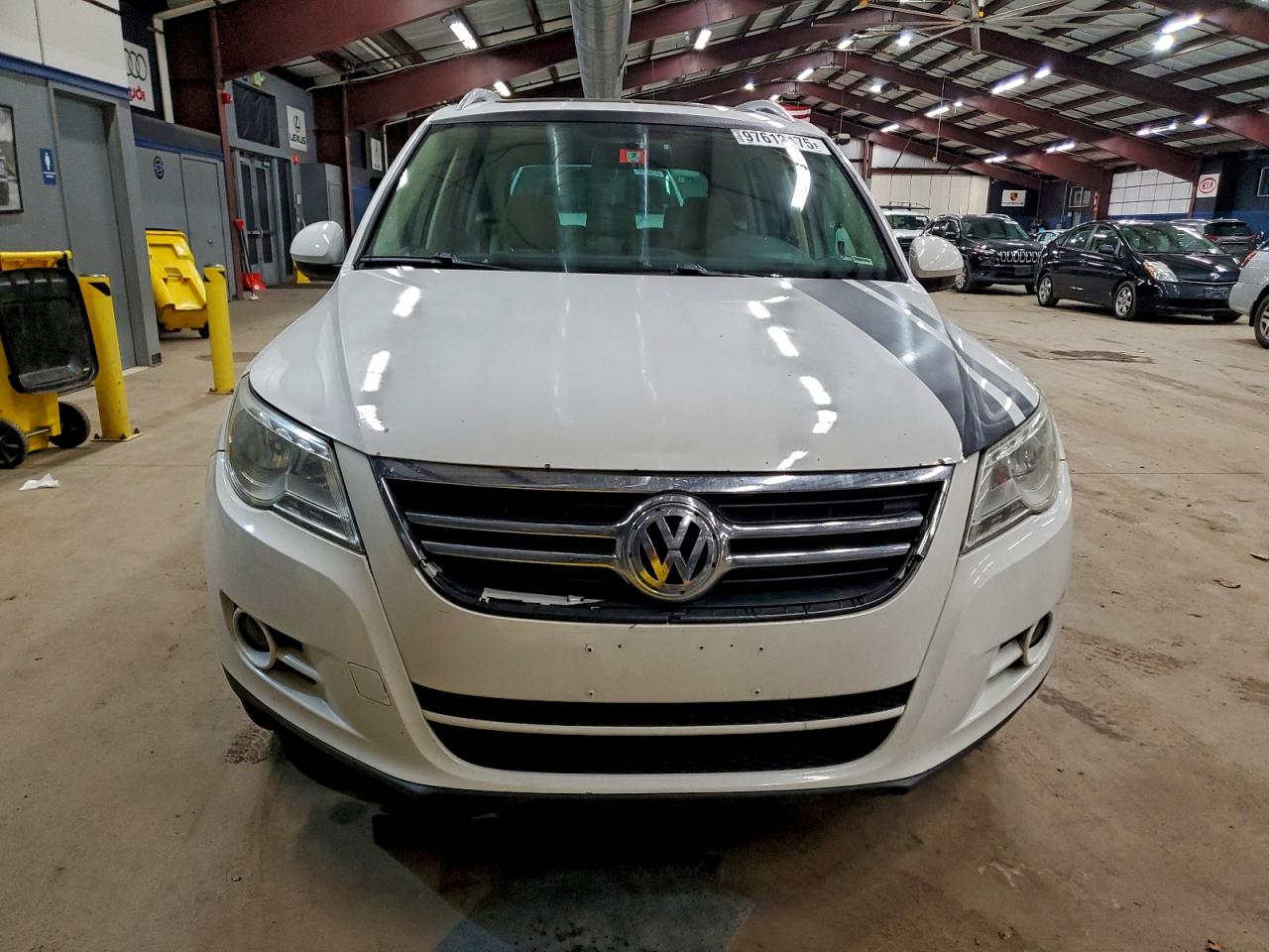 2011 VOLKSWAGEN TIGUAN S photo 5