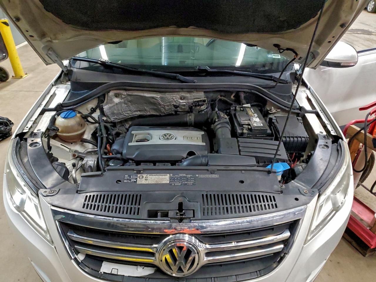 2011 VOLKSWAGEN TIGUAN S photo 12