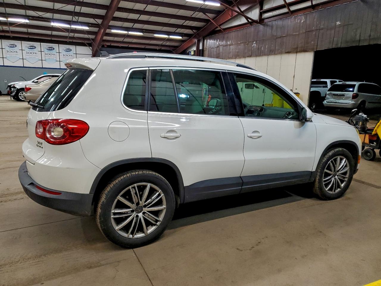 2011 VOLKSWAGEN TIGUAN S photo 3