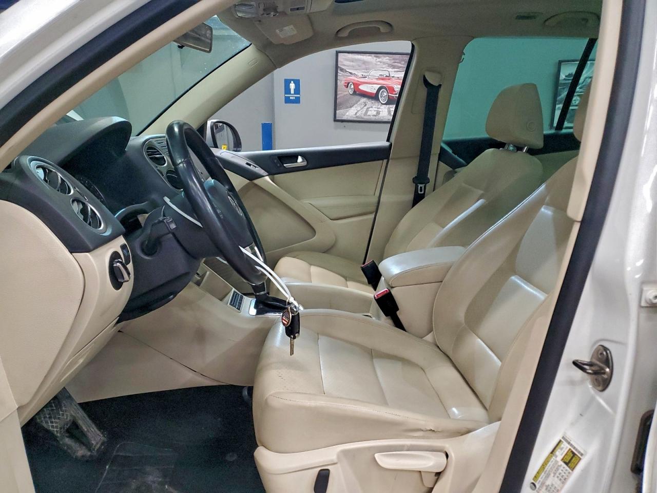 2011 VOLKSWAGEN TIGUAN S photo 7
