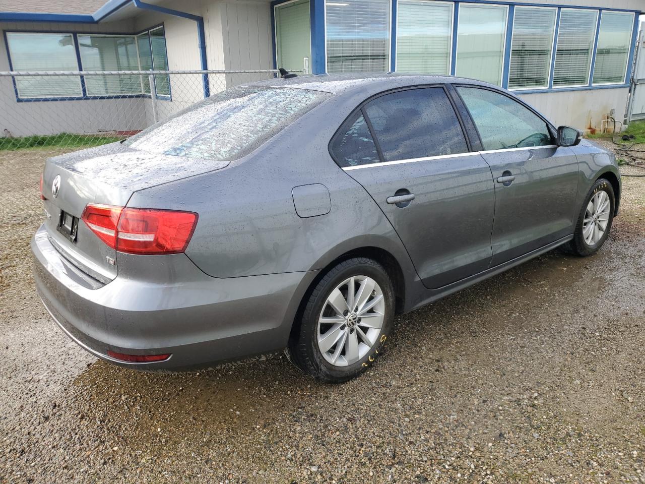 2015 VOLKSWAGEN JETTA SE photo 3