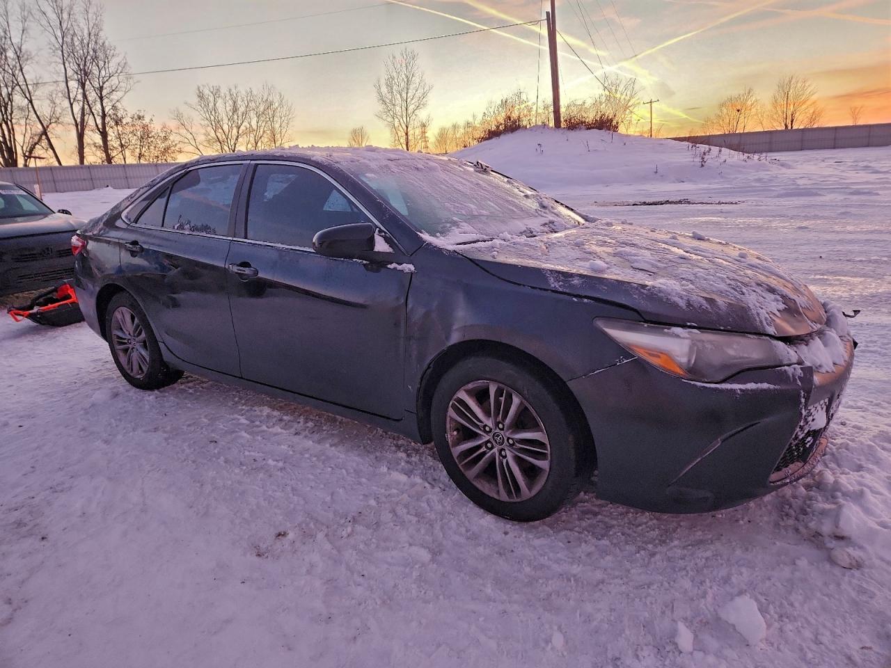 2015 TOYOTA CAMRY SE photo 4