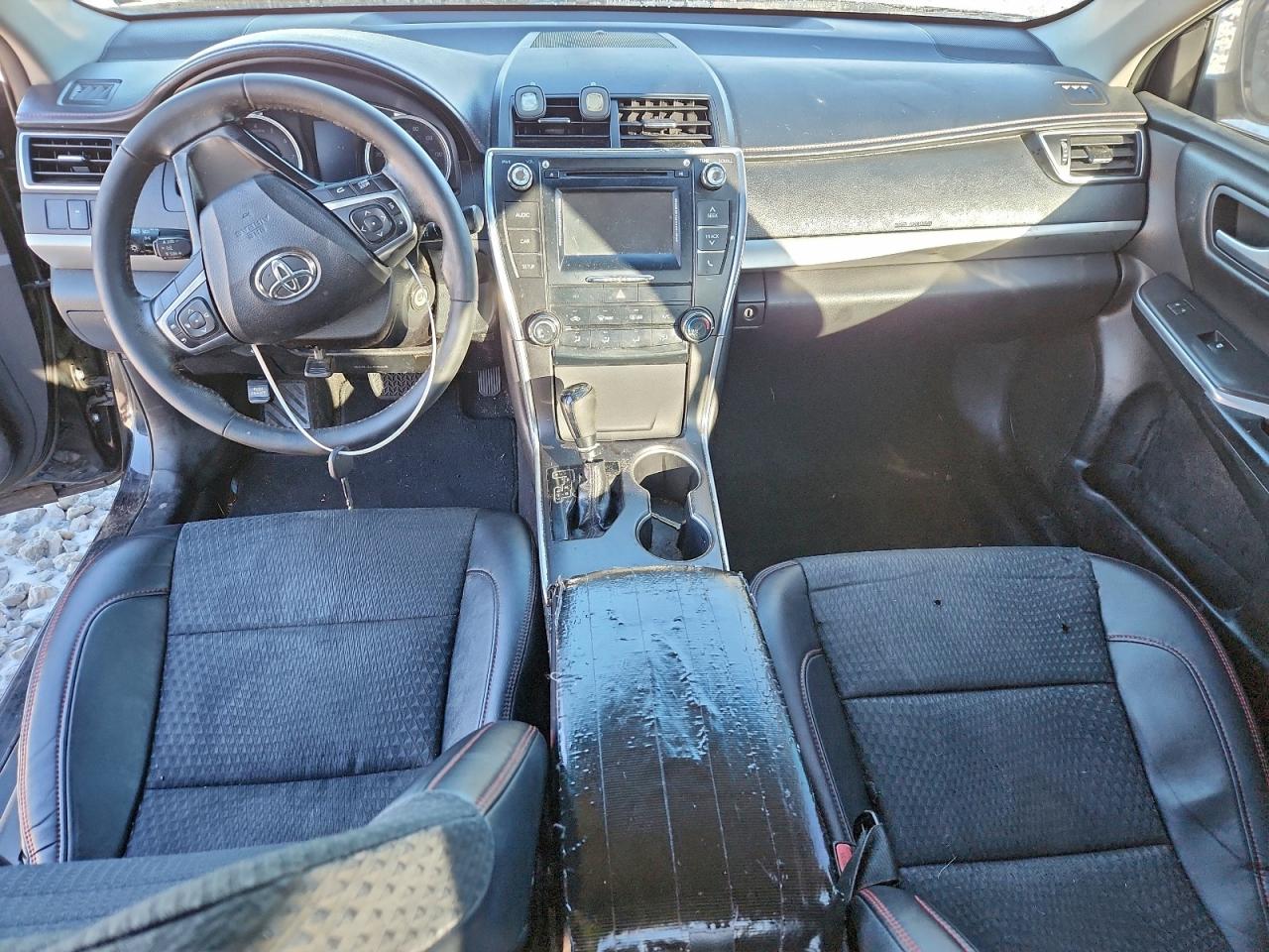2015 TOYOTA CAMRY SE photo 8