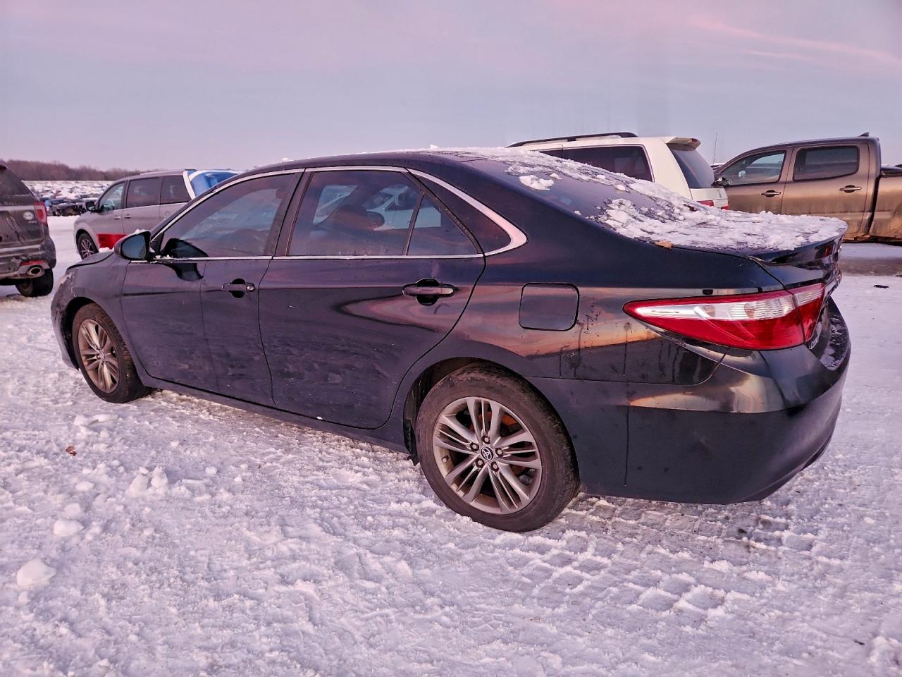 2015 TOYOTA CAMRY SE photo 2