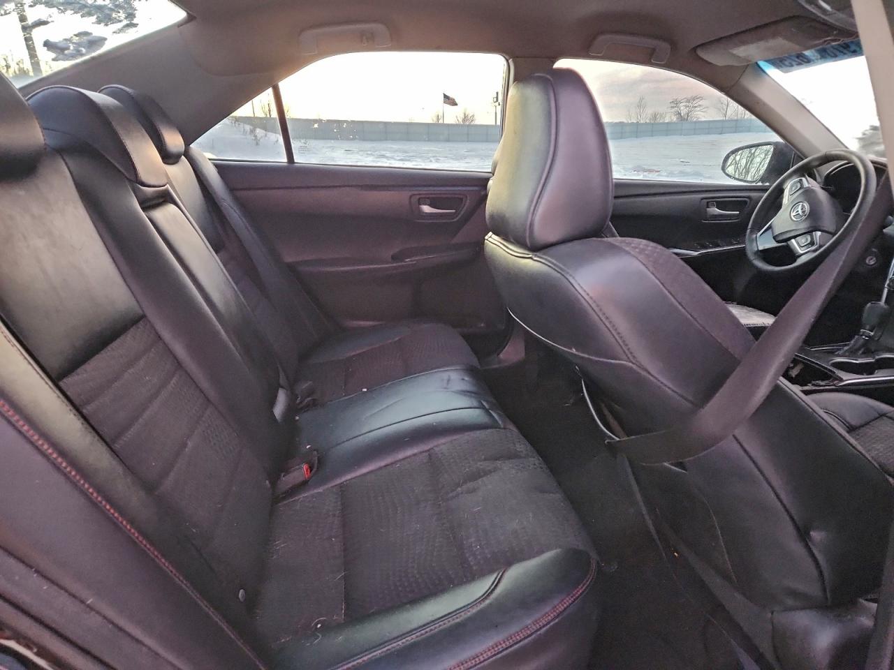 2015 TOYOTA CAMRY SE photo 10