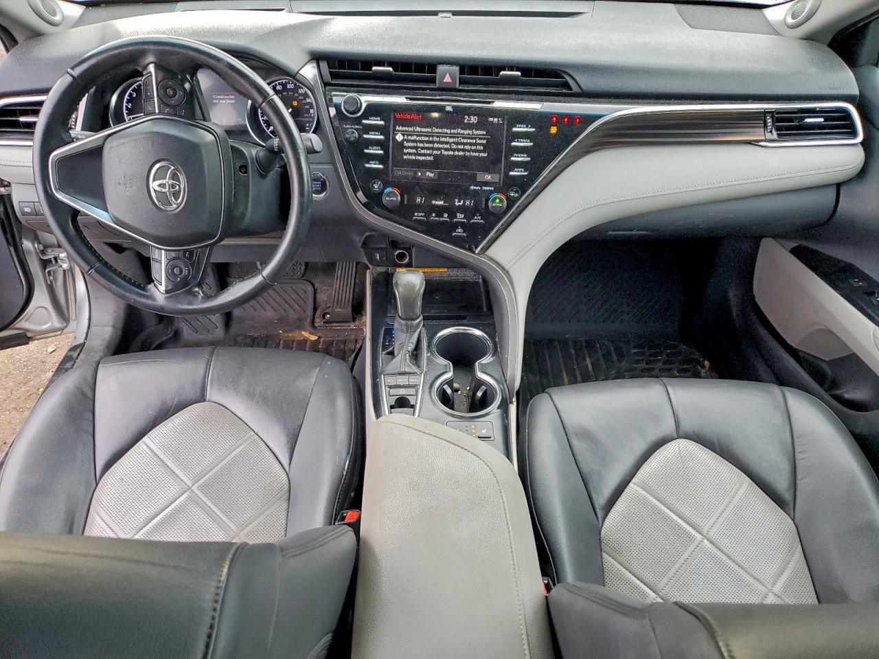 2018 TOYOTA CAMRY L photo 8