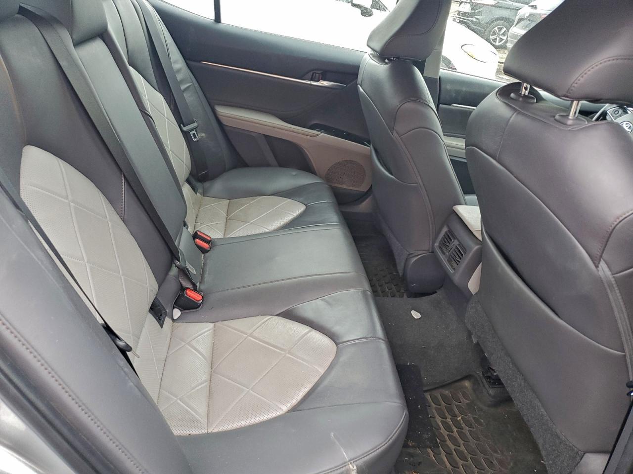 2018 TOYOTA CAMRY L photo 10